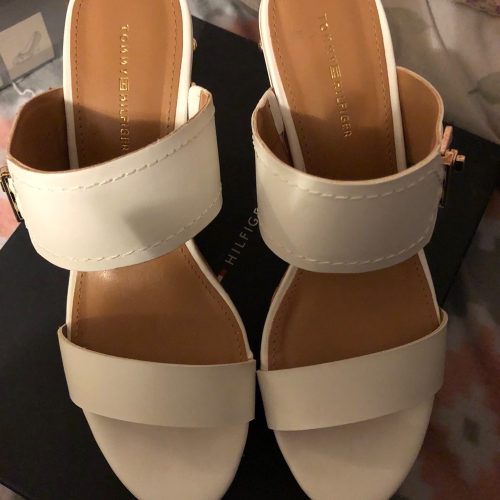 White Wedges